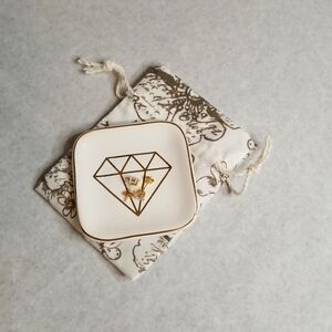 JCM NWOT ceramic Ring or jewelry dish white and gold